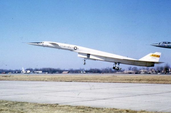 Impressive Video shows XB-70 Valkyrie Mach 3 Strategic Bomber Final Landing