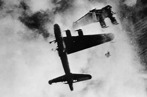 The story behind the horrific photo of B-17G “Wee Willie,” the Flying Fortress with one wing blown off, plummeting to its doom