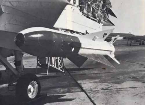 More than an air superiority fighter: the F-14 Tomcat was meant to drop bombs from the beginning of her development