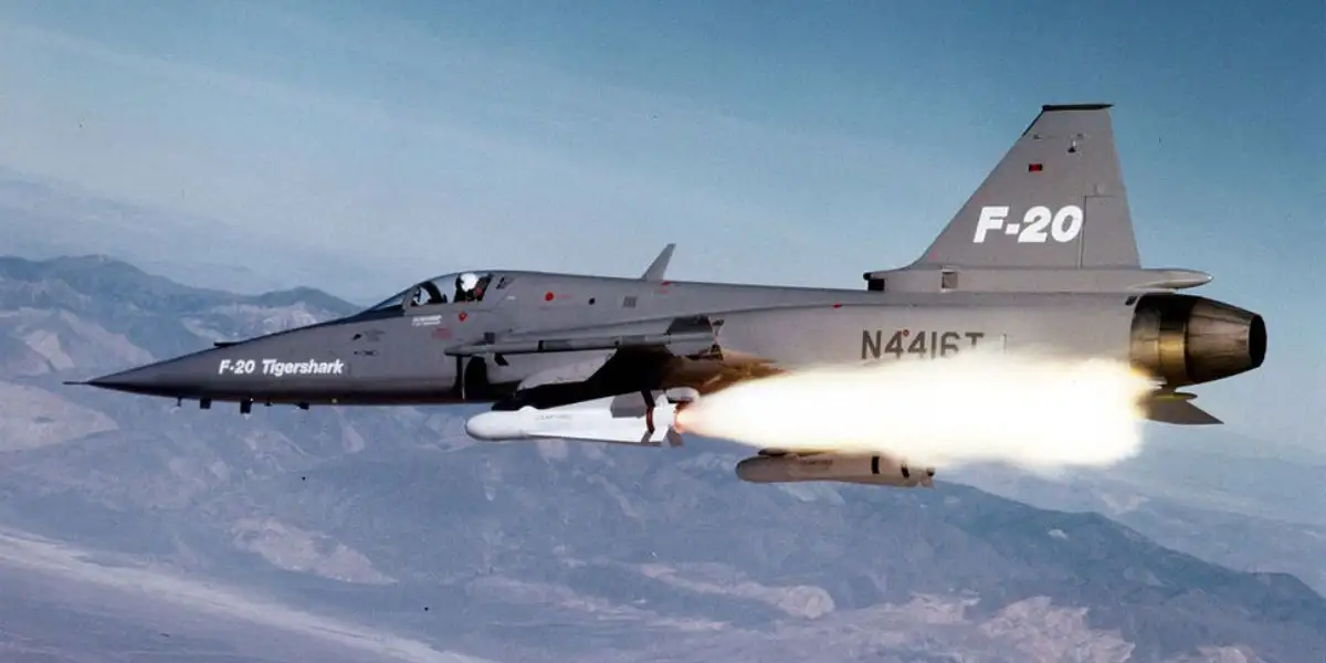 Here’s how to make a hop in the F-20 Tigershark, the Super Light-Fighter that Never Was