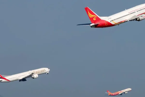 Boeing 737-800NG pilot explains why airliners lower their nose immediately after take off