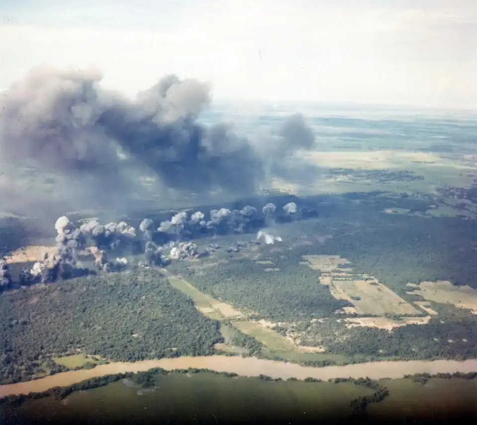 Obliterating an area equal to 3 football fields: B-52 pilot recalls Vietnam War bomb run
